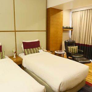 Avari World Traveler Twin Room